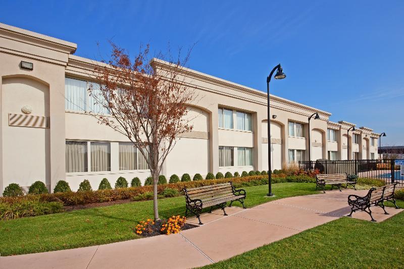 Red Roof Inn Plus Newark Liberty Airport - Carteret Zewnętrze zdjęcie